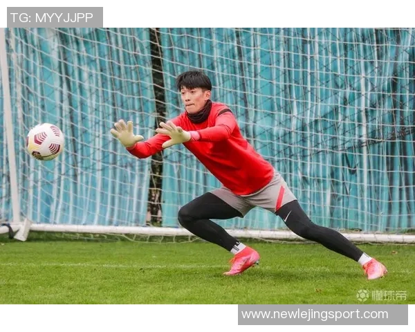 海港队在哈利法国际体育场开启冬季训练首课全力备战新赛季